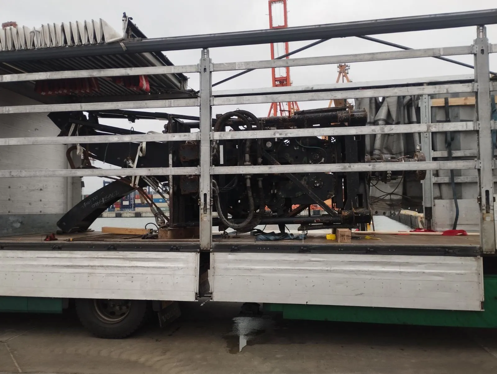Консолідація високого негабаритного та габаритного обладнання на Flatrack для доставки з США до України — 7