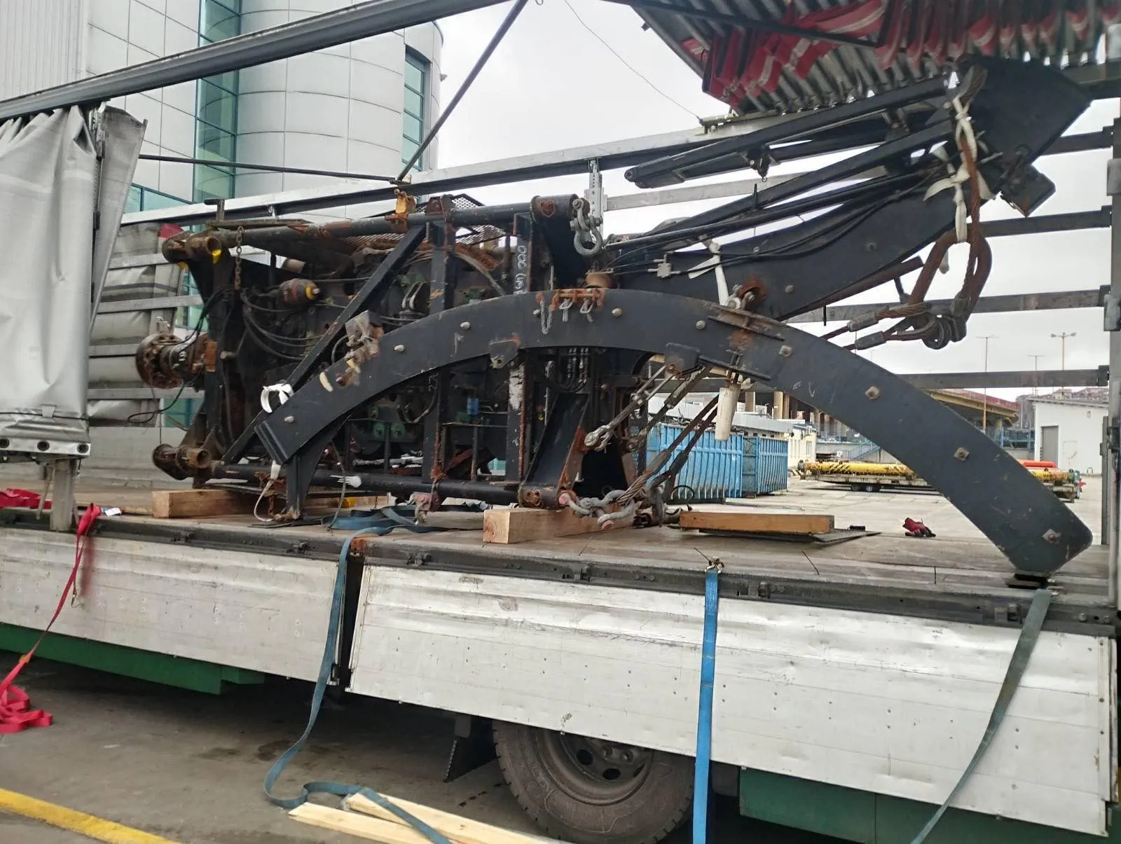 Консолідація високого негабаритного та габаритного обладнання на Flatrack для доставки з США до України — 8